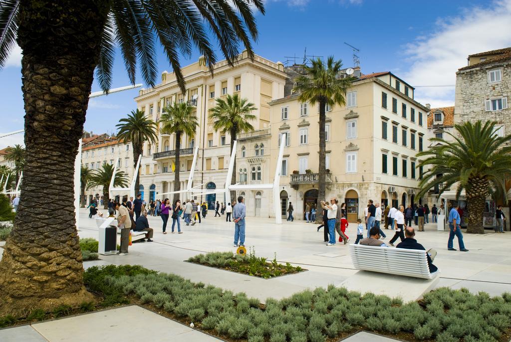 Guest House Teatrin Split Bagian luar foto