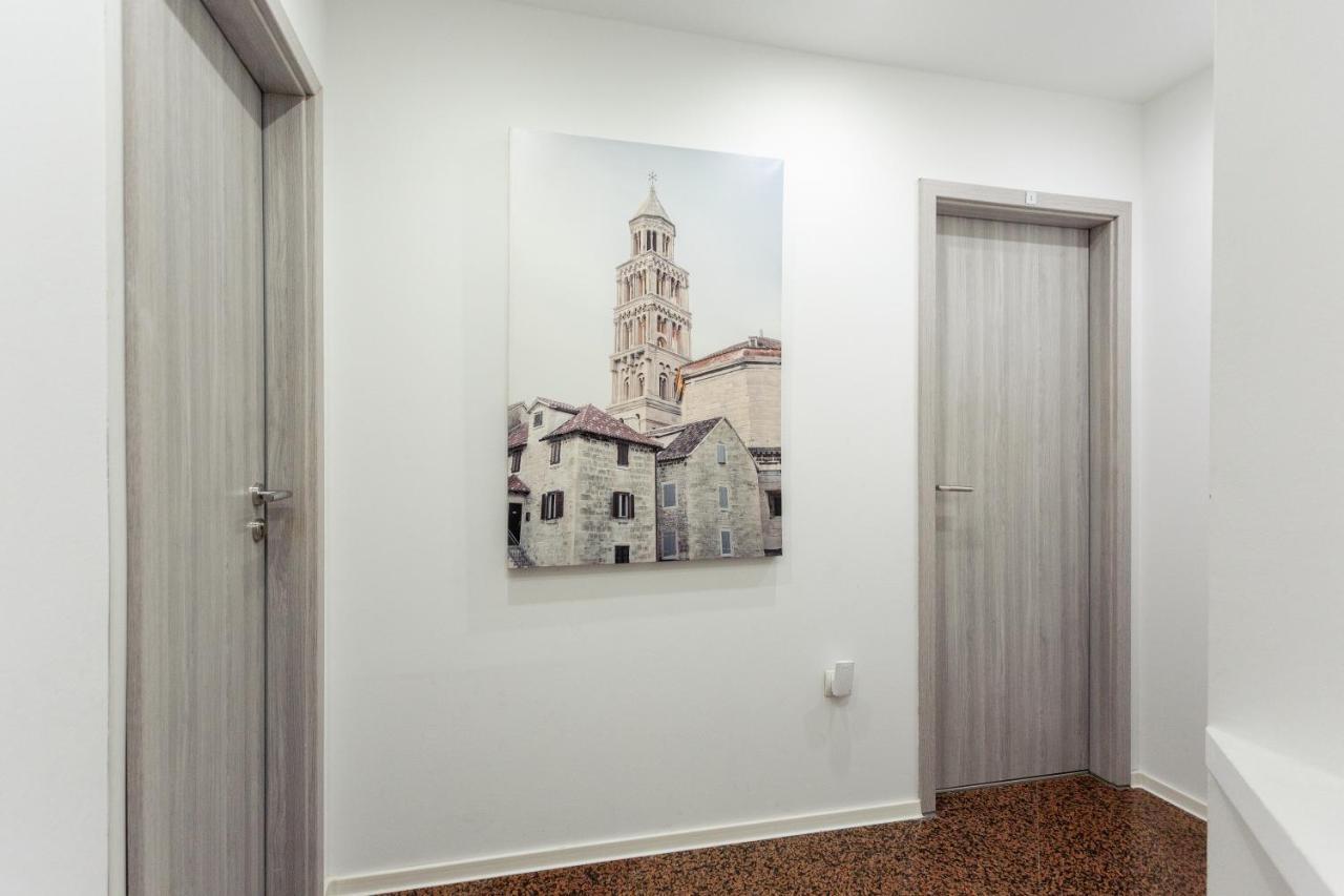 Guest House Teatrin Split Bagian luar foto